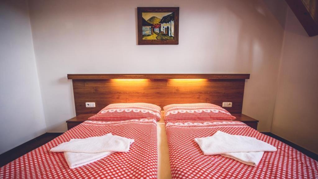 Dvoulůžkový pokoj s manželskou postelí nebo oddělenými postelemi